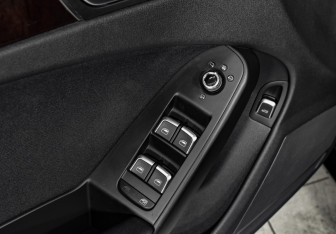 Подержанный автомобиль Audi A4 Sedan 2012 года (20 фото)