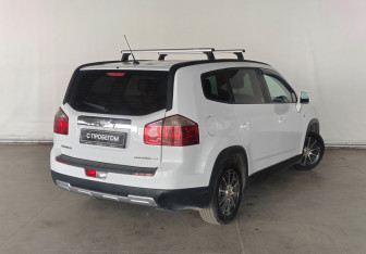 Подержанный автомобиль Chevrolet Orlando 2012 года (6 фото)