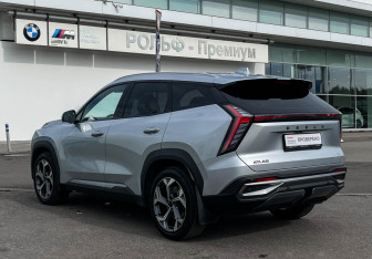 Подержанный автомобиль Geely Atlas 2024 года (7 фото)