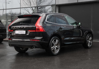 Подержанный автомобиль Volvo XC60 2019 года (4 фото)