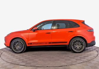 Подержанный автомобиль Porsche Cayenne 2020 года (8 фото)