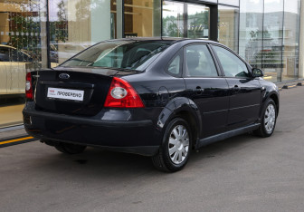 Подержанный автомобиль Ford Focus Sedan 2006 года (5 фото)