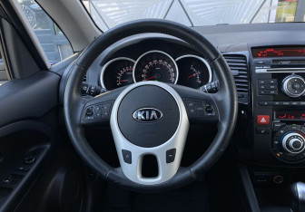 Подержанный автомобиль Kia Venga 2013 года (14 фото)