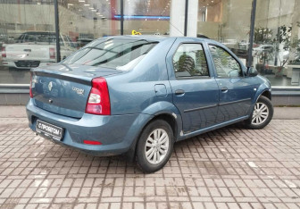 Подержанный автомобиль Renault Logan Sedan 2011 года (8 фото)