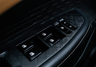 Подержанный автомобиль Changan UNI-V 2023 года (19 фото)