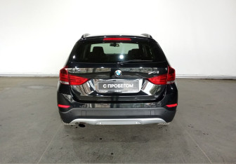 Подержанный автомобиль BMW X1 2013 года (5 фото)