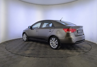 Подержанный автомобиль Kia Cerato Sedan 2009 года (7 фото)