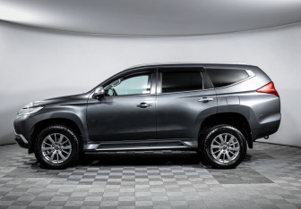Подержанный автомобиль Mitsubishi Pajero Sport 2018 года (8 фото)