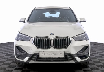Подержанный автомобиль BMW X1 2021 года (2 фото)