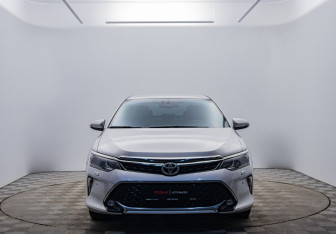 Подержанный автомобиль Toyota Camry Sedan 2018 года (2 фото)