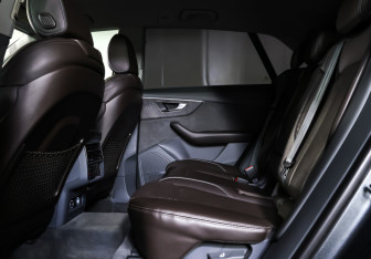 Подержанный автомобиль Audi Q8 2020 года (12 фото)