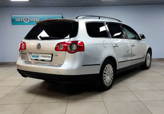 Подержанный автомобиль Volkswagen Passat Wagon 2009 года (5 фото)