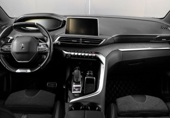 Подержанный автомобиль Peugeot 3008 2018 года (12 фото)