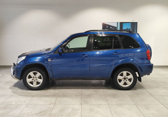 Подержанный автомобиль Toyota RAV4 2005 года (8 фото)
