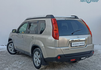 Подержанный автомобиль Nissan X-Trail 2008 года (7 фото)