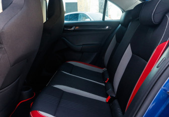 Подержанный автомобиль Skoda Rapid Liftback 2019 года (10 фото)