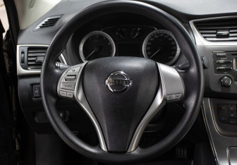 Подержанный автомобиль Nissan Sentra Sedan 2015 года (17 фото)