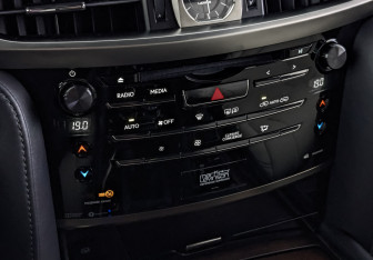 Подержанный автомобиль Lexus LX 2018 года (21 фото)