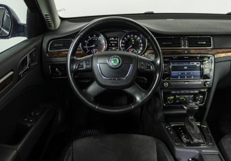 Подержанный автомобиль Skoda Superb Liftback 2012 года (11 фото)