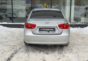 Подержанный автомобиль Hyundai Elantra Sedan 2008 года (7 фото)