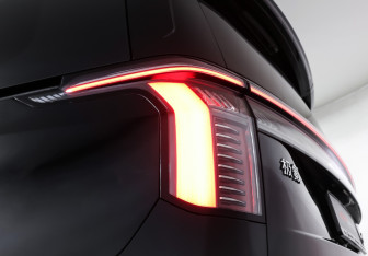 Подержанный автомобиль Zeekr 009 2023 года (28 фото)