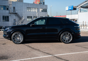 Подержанный автомобиль Porsche Cayenne 2019 года (3 фото)