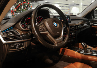 Подержанный автомобиль BMW X6 2016 года (13 фото)