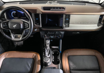 Подержанный автомобиль Ford Bronco 2022 года (12 фото)