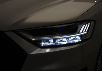 Подержанный автомобиль Audi A8 2021 года (41 фото)