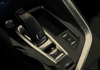 Подержанный автомобиль Peugeot 5008 Suv 2021 года (18 фото)