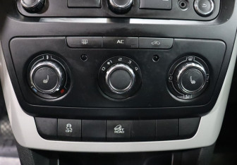 Подержанный автомобиль Skoda Yeti 2012 года (17 фото)