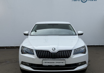 Подержанный автомобиль Skoda Superb Liftback 2016 года (2 фото)