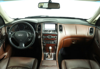 Подержанный автомобиль Infiniti EX 2008 года (12 фото)