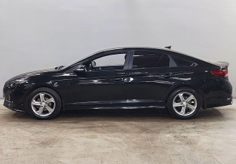 Подержанный автомобиль Hyundai Sonata 2018 года (8 фото)