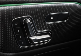 Подержанный автомобиль Mercedes-Benz GLB 2020 года (16 фото)