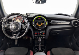 Подержанный автомобиль MINI Hatch 2017 года (14 фото)