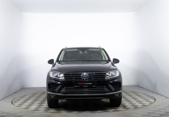 Подержанный автомобиль Volkswagen Touareg 2014 года (2 фото)