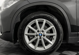 Подержанный автомобиль BMW X1 2017 года (7 фото)