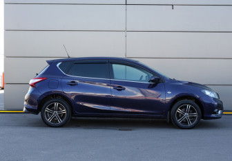 Подержанный автомобиль Nissan Tiida Hatchback 2015 года (4 фото)