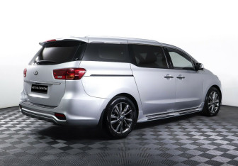 Подержанный автомобиль Kia Carnival 2019 года (5 фото)