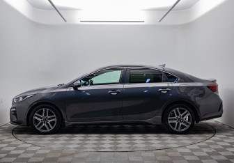 Подержанный автомобиль Kia Cerato Sedan 2019 года (2 фото)