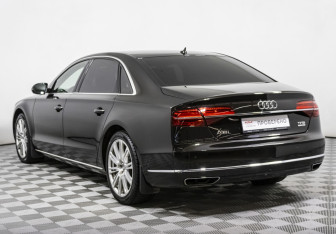 Подержанный автомобиль Audi A8 2014 года (7 фото)