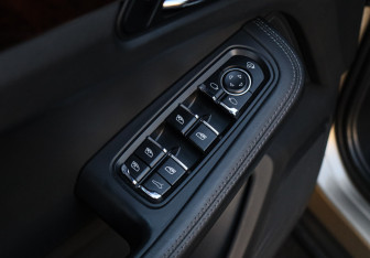 Подержанный автомобиль Porsche Macan 2014 года (13 фото)