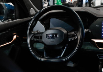 Подержанный автомобиль Geely Monjaro 2023 года (13 фото)