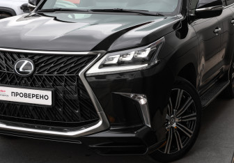 Подержанный автомобиль Lexus LX 2017 года (26 фото)