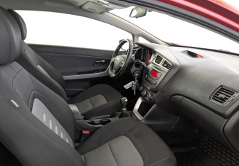 Подержанный автомобиль Kia Ceed Hatchback 2014 года (11 фото)
