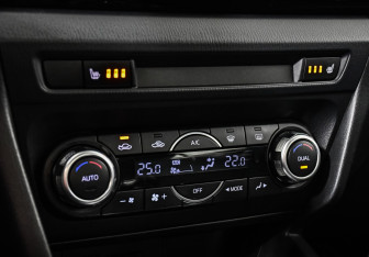 Подержанный автомобиль Mazda 3 Sedan 2014 года (15 фото)