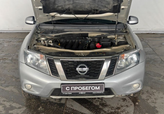Подержанный автомобиль Nissan Terrano 2016 года (15 фото)