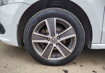 Подержанный автомобиль Volkswagen Polo Sedan 2014 года (9 фото)