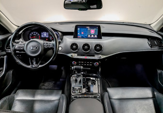 Подержанный автомобиль Kia Stinger 2019 года (13 фото)
